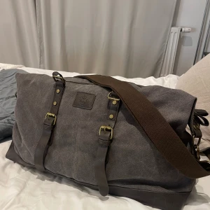 Weekendbag Särö, Grå - Mått: 55 x 25 x 25cm