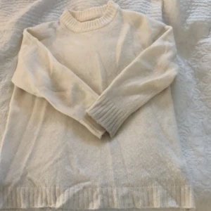 Stickad tröja - Från Newyorker. Använder inte därför säljer jag. 