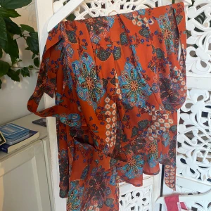 Boho mönstrad justerbar kjol (för alla storlekar). - Från Indiska!