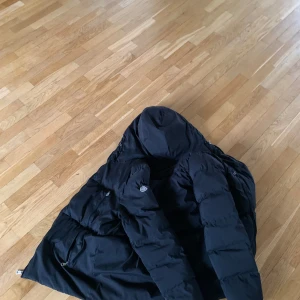 Monclear jacka - Monclear jacka i bra skick. Kan bli billigare i snabb affär