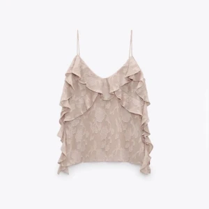 Linne med volanger - Superfint ljusrosa linne med volanger från zara!! 