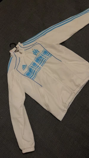 Marseille vintage trackjacket - Marseille adidas vintage jacka size XL men passar som M riktigt fet sällsynt vintage fotbollsjacka för det populära franska fotbollslaget Marseille 