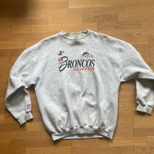 Vintage overaized tröja - Overaized vintage tröja. Storlek M typ. Den är okej skick.