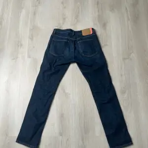 Skit feta Acne studios jeans använda ett par gånger men ser helt nya ut utan några skador. Passfom slim/skinny fit. 30 / 31. Kvitto finns!