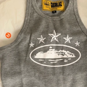 Corteiz tank top  - Säljer helt nytt linne från Corteiz, 400kr exklusive frakt! Passar xs-m 