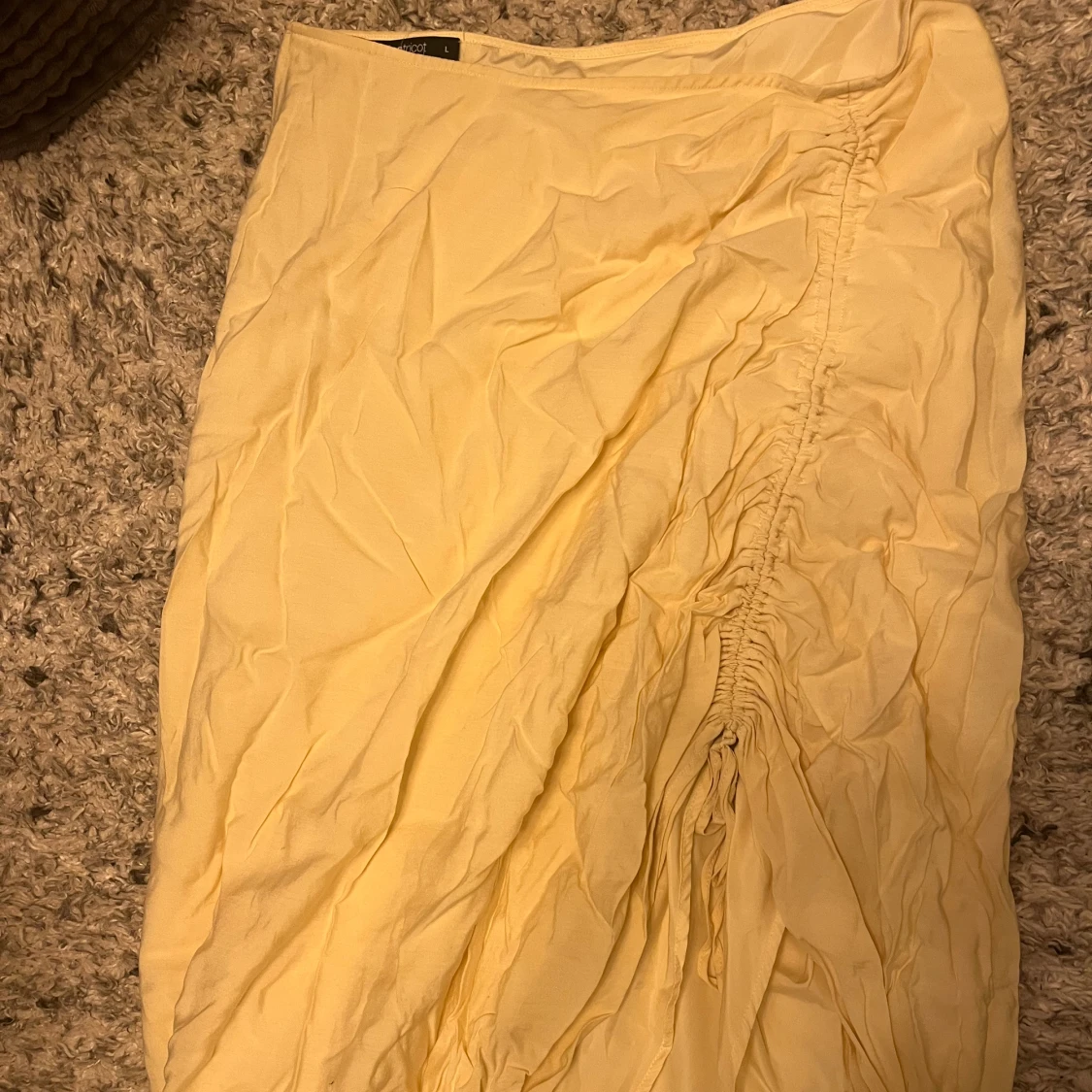 Kjol med slits/snörning 