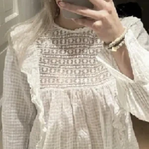 Spetsblus zara  - Säljer denna utsålda Spetsblus från zara❤️‍🔥