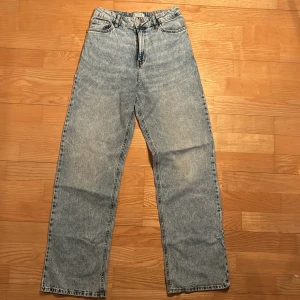 Fin ljusblå byxor  - Jag köpte dessa byxor en gång till för mina göra var så bra att jag ville ha ett väpnat helt nya. Har bara fick använt 4 till 6 gånger tror jag. Men ser helt nya ut. Och är i väldigt bra skick. Frakt från 20kr ❤️ Skriv till mig om du har några frågor🫶🏼