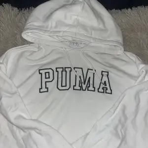 puma hoodie jätte fint skick använder inte den därför jag säljer