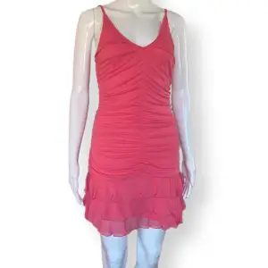 En fin klänning i storlek XXS, men passar även XS. Från Moda International. Stretchig material! 