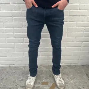 Nudie slim jeans || Nyskick, knappt användna || Passar 170-178 cm || Skriv vid minsta fundering! Mvh, CH 