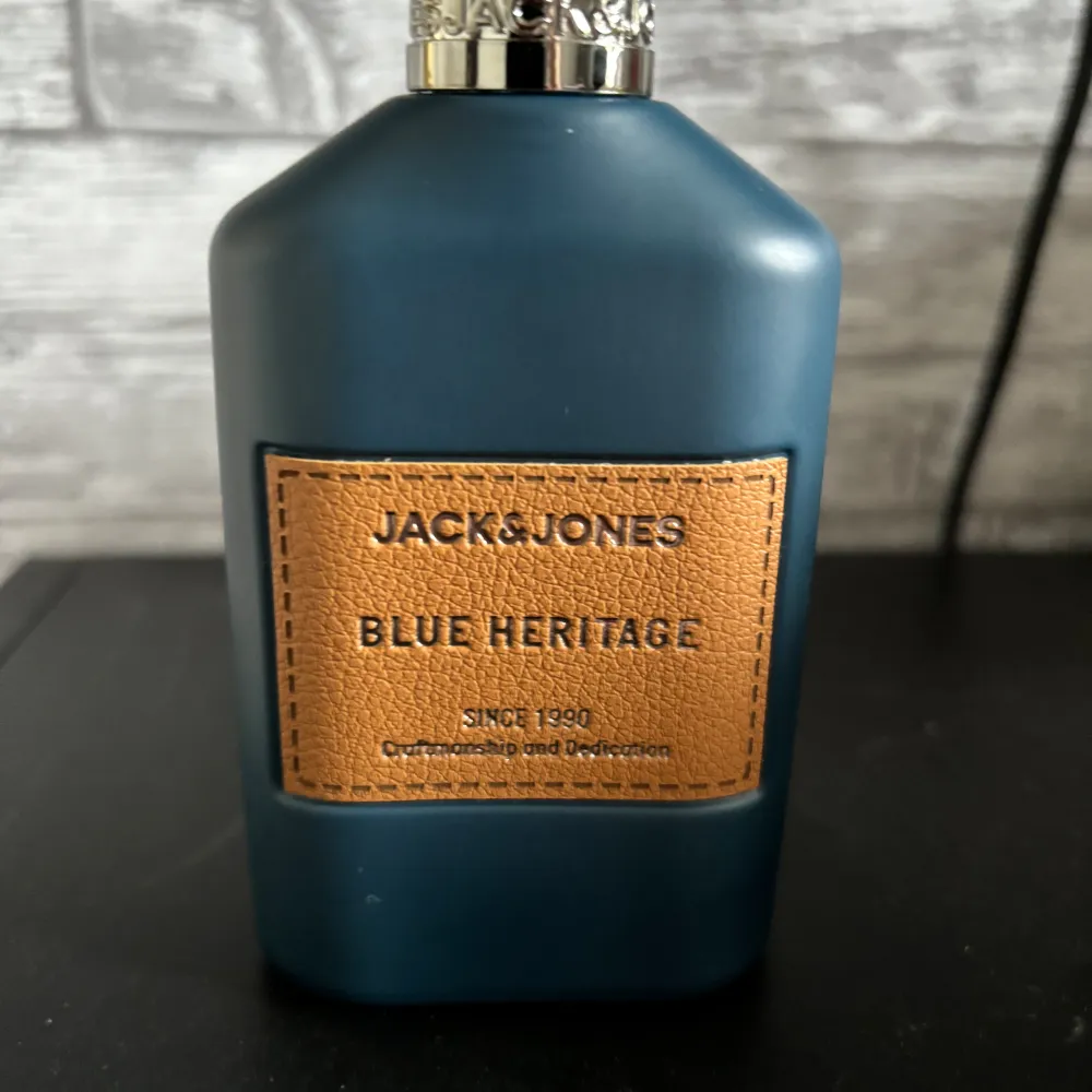 Splittrar denna parfym i 5ml från Jack jones. Fräsch doft håller länge. !betalning sker på swish!. Övrigt.