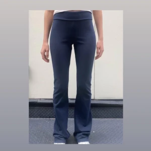 Brandy melville - Säljer dessa otroligt fina yoga pants från brandy melville i storlek One size, aldrig använda❤️