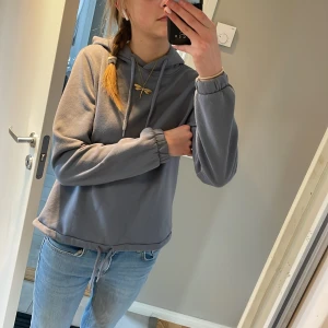 Hoodie från vero Moda  - Gullig hoodie från vero moda . Oanvänd jätte fin 