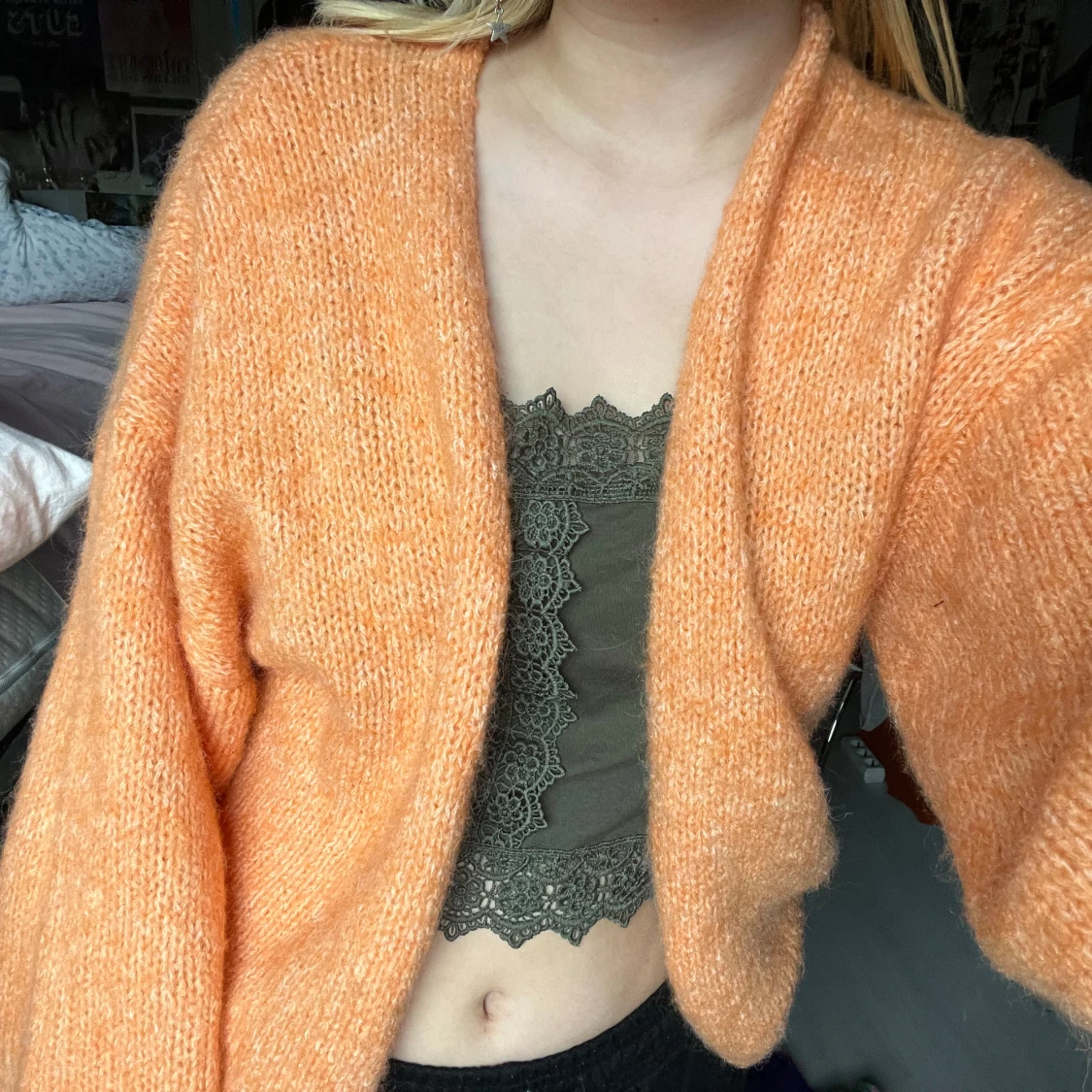 orange stickad kofta 