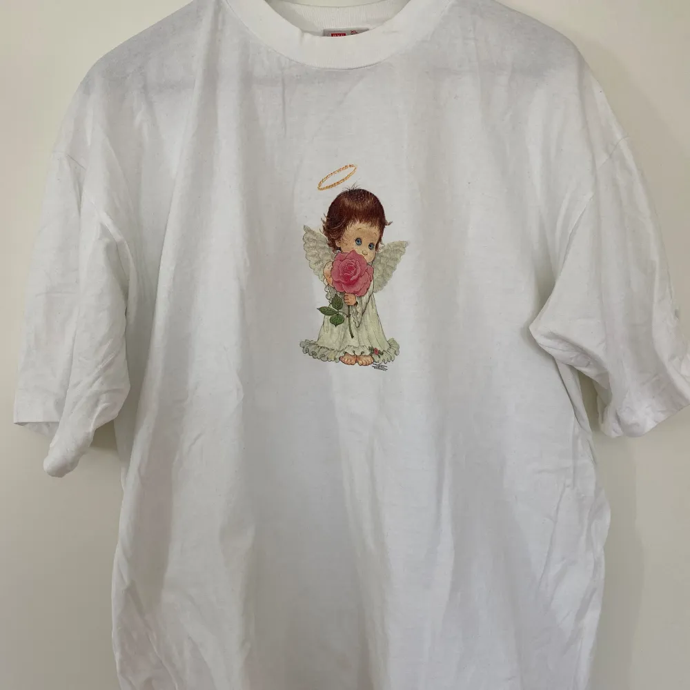 1998 Single Stitch Angel Tee, BYC blank, sz XL. I stort sett felfri, minimala tecken på ålder i print. . T-shirts.