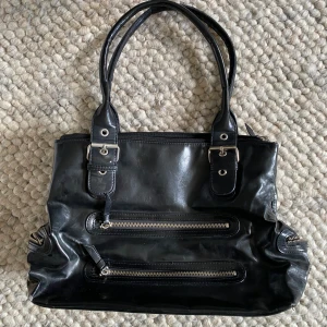 Svart väska - Ny annons