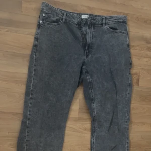 Gråa jeans - Storlek 44 aldrig använda