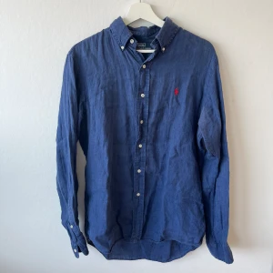 Polo Ralph lauren linneskjorta   - Säljer den här riktigt feta linneskjortan i storlek S för endast 549kr. Skicket är utmärkt och inga defekter alls👍