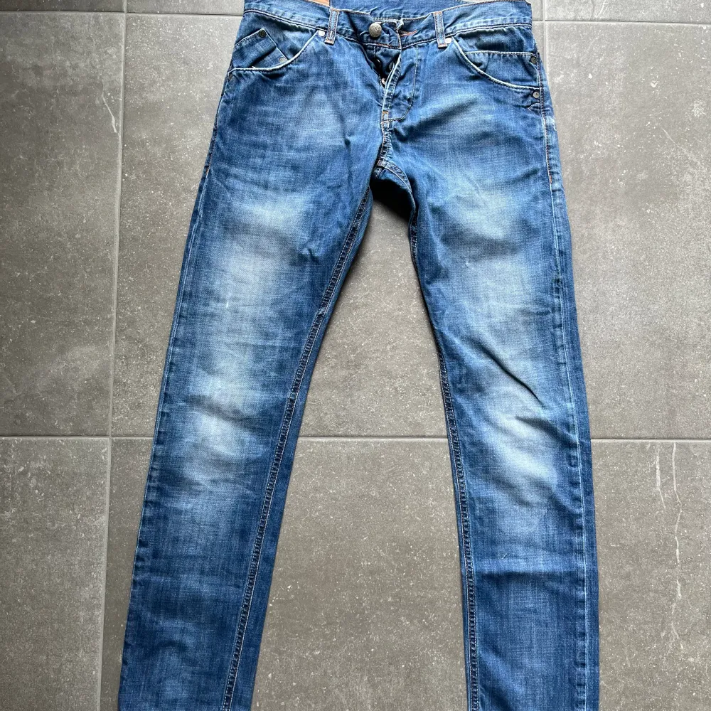 Dondup jeans i modellen Sam dvs skinny fit, cond 9/10. Jeans & Byxor.