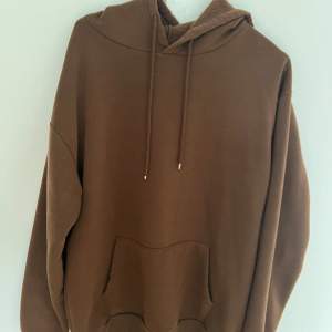 Brun hoodie från HM som blivit använd fåtal gånger. 
