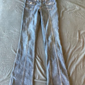 Utsvängda jeans - Inte använda! Passar Xs och S💕