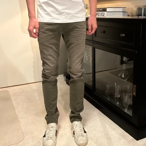 Replay anbass  - Säljer dessa unika anbass jeans från replay. Köpta på Ströms i Göteborg. Hör av er vid frågor!