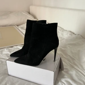 Stövletter  - Ankelboots i sammet