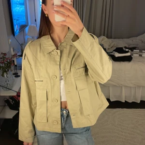 Jacka - Oanvänd från Kappahl 🥰