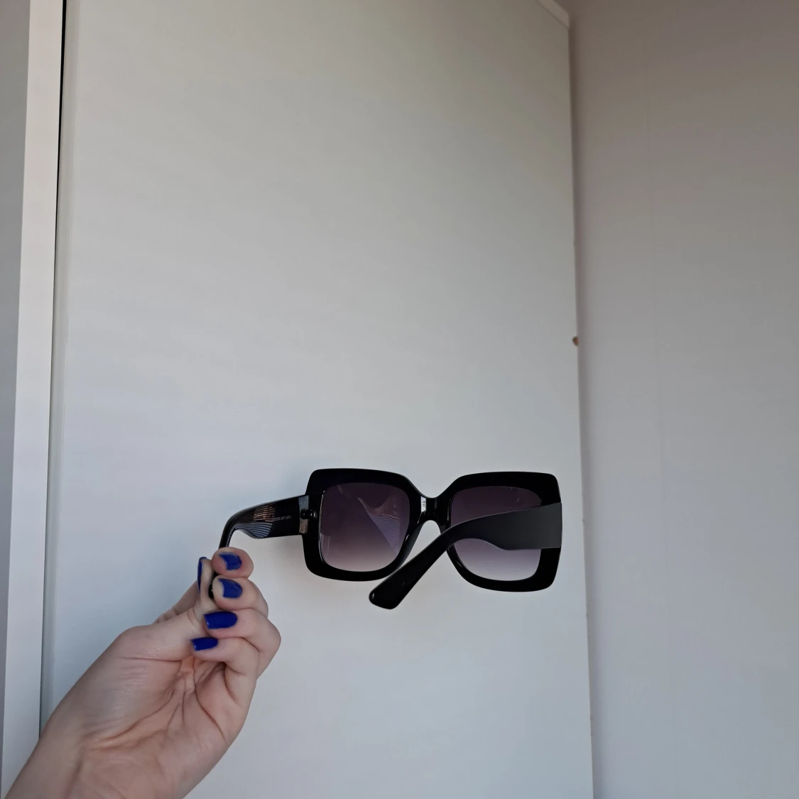 Svarta solglasögon  - 92