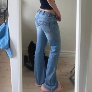 lågmidjade jeans - jätte fina lågmidjade jeans som ej kommer till någon användning, för fler frågor kom privat💓