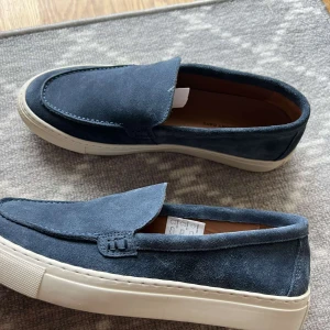 Glory these days skor mörkblå - Det funkar på grisch stilen   Den är bra kvalitet använt två till 4 gånger priset som jag köpte 1100 