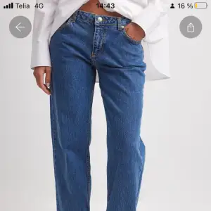 Blå jeans från NAKD. Uppsydda 7cm för att passa längdmässigt en som är ca 160💙