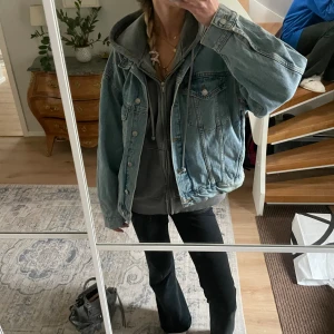 Jeans jacka  - Super snygg jacka från Gina tricot i storlek S, helt oanvänd. 🫶🏼 Nypris 600kr