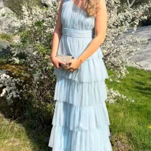 Volang klänning  - Perfekt till exempelvis bal 