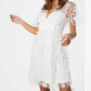 Studentklänning - Helt ny med prislapp! Nypris 1000kr