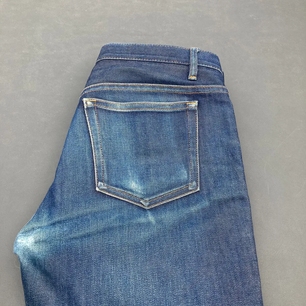 Jeans från A.P.C. | Skick 6-7/10, inga defekter | Storlek W30/L32 | Sjukt snygga med avtryck från användning, vi erbjuder ett schysst pris på 600kr | Skriv om du har ytterligare funderingar!👊🏽. Jeans & Byxor.