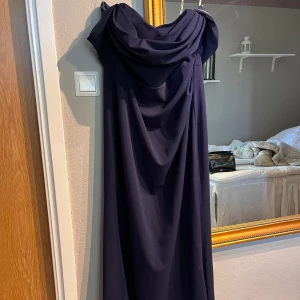 Balklänning - Storlek XL, aldrig använd Köpt från Bubbleroom  Nypris - 1099kr