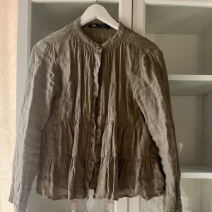 ZARA blus - Jättefin blus ifrån zara i storlek xs💕 Använd max 2ggr 