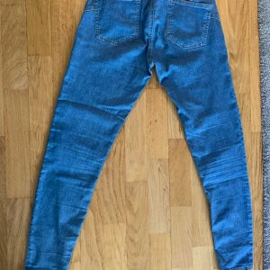 Skinny jeans - Skinny jeans som är knappt använda. Fin färg och passar till allt. 