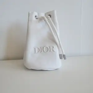 Dior makeup bag. Very good condition just small marks inside se the last 2 pictures 