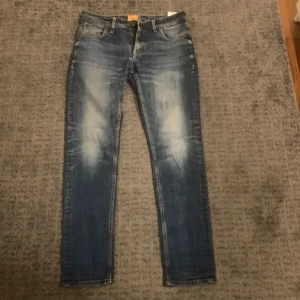 Jack&jones jeans  - Ett par fina jeans jätte bra skick10/10 hör av er vid intresse eller för fler bilder 