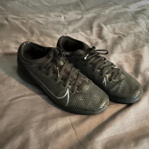 Inomhus fotbollsskor  - Storlek 38.5