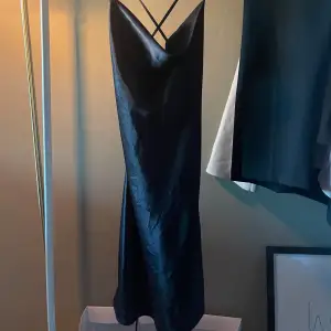 Fin svart klänning från hm, bra skick!!
