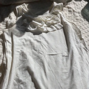 Tröja - Aldrig använd , därför säljs den! Perfekt skick , storlek 12-13 men passar mig och min mamma och vi båda är xs! Endast testad! Swish eller köp nu! 