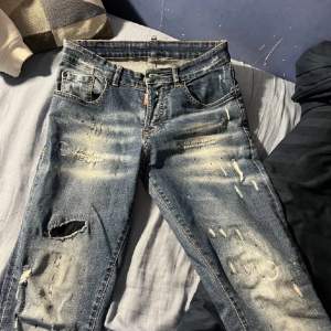 Riktigt feta d2 jeans ny skick🌟, har inte använt dem särskilt mycket för de är lite små på mig