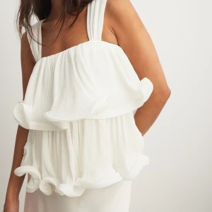 Blus Lojsan x NAKD - Såå fin blus från Lojsan Wallin x NAKD. Helt slutsåld. Använd en gång så mycket fint skick. Storlek 36