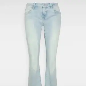 Så snygga och eftertraktade ljusblå Ltb jeans, så fina nu till sommaren!! Storlek w27 och l32, passar mig bra i längden som är 173💕 kom privat för fler frågor och funderingar, pris kan diskuteras vid snabb affär