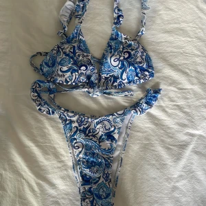Bikini - Säljer denna super gulliga bikinin!! Köpt på en marknad därav vet jag ej märket, helt oanvänd💞