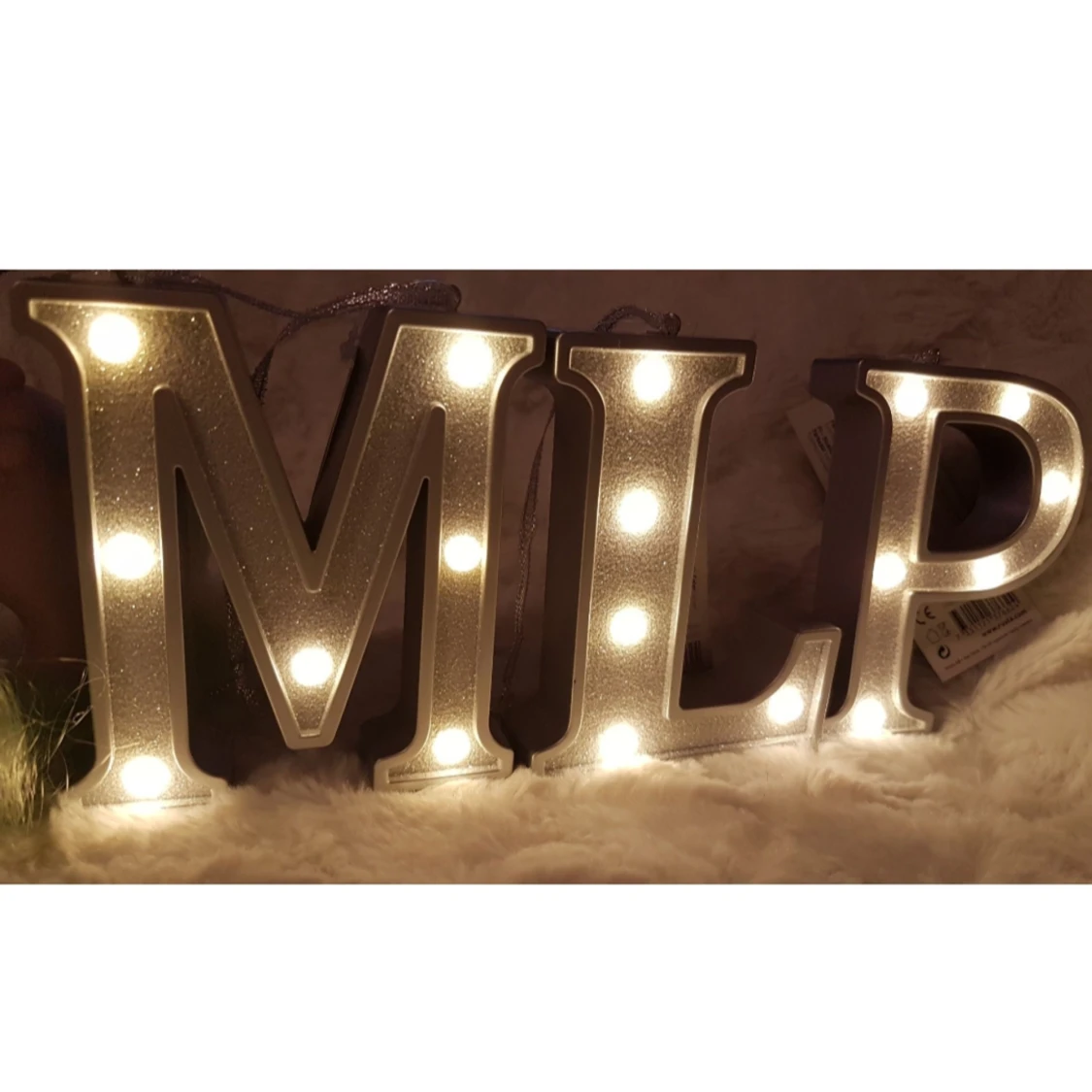 M.L.P. I lampor till My Littel Pony ledGår på 2st AAA batterier pär bokstav Skick nyaBaterier och ponysarna medföljer EJ - 90